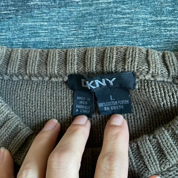 DKNY Vintage Fall Green Sweater with Blue Accent - Picture 10 of 11